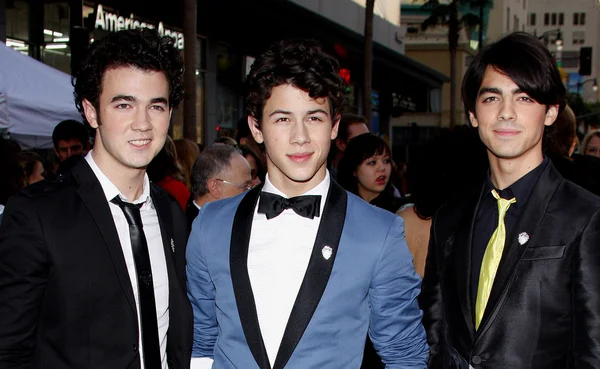Kevin Jonas, Joe Jonas, Nick Jonas — Photo