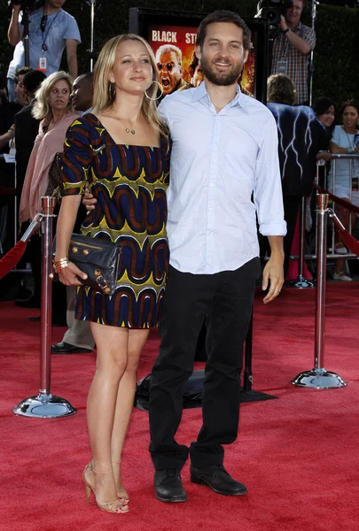 Tobey Maguire a manželka Jennifer Meyer — Stock fotografie