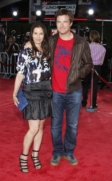 Jason Bateman and wife Amanda — Stock Photo, Image