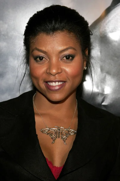 Katta eshakli qizni sikdi Chiroyli qiz bilan yigit uchun tasmali porno