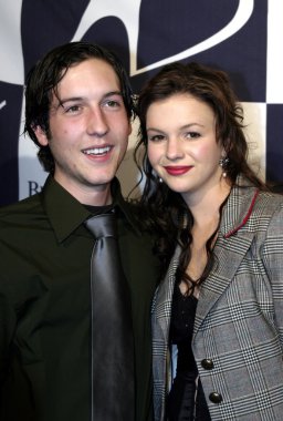 Chris marquette ve amber tamblyn