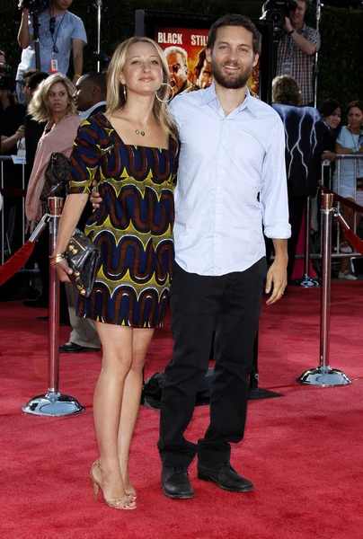 Charlie Day, wife Mary Elizabeth Ellis – Stock Editorial Photo ©  Jean_Nelson #46394889