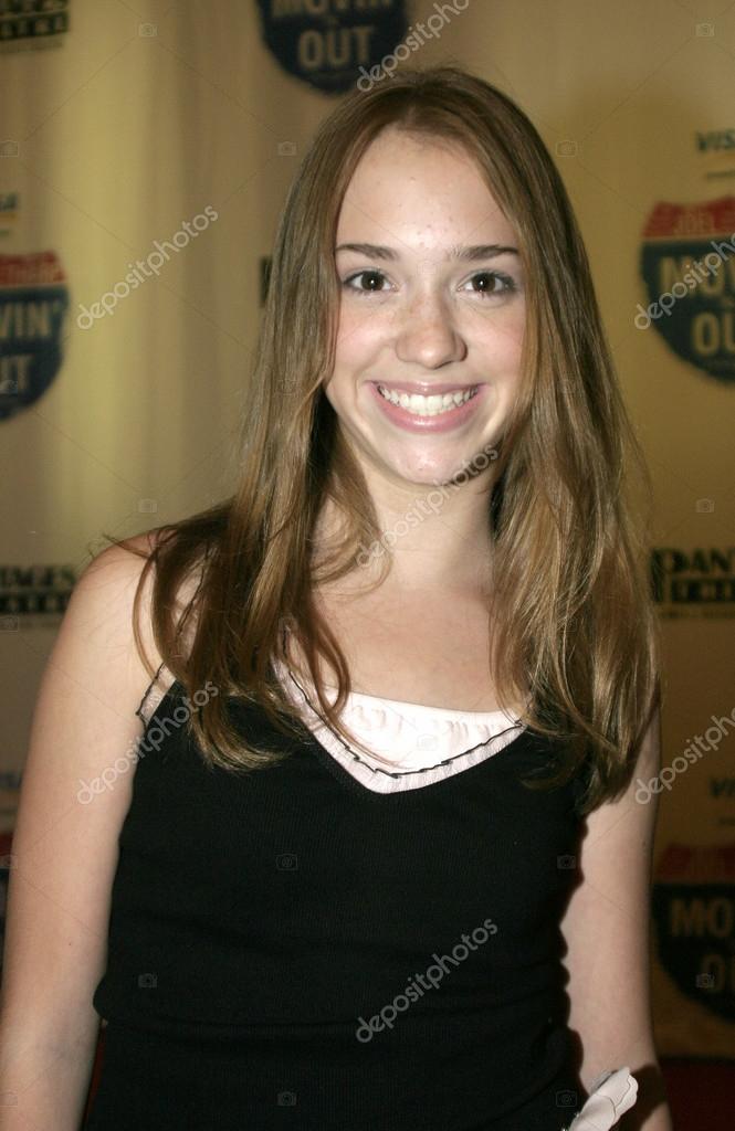 Actress Andrea Bowen – Stock Editorial Photo © PopularImages #116964574