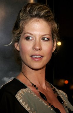 aktris Jenna Elfman