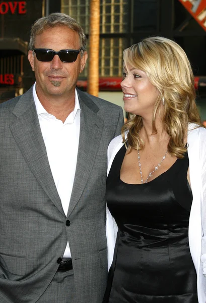 Kevin Costner, Christine Baumgartner — Stock Photo, Image