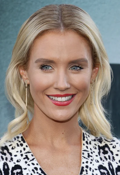 Nicky Whelan at premiere of Lights Out — Stock Photo, Image