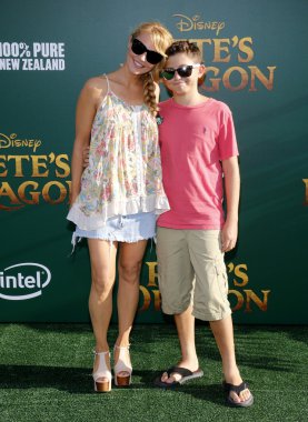 aktris Charlotte Ross