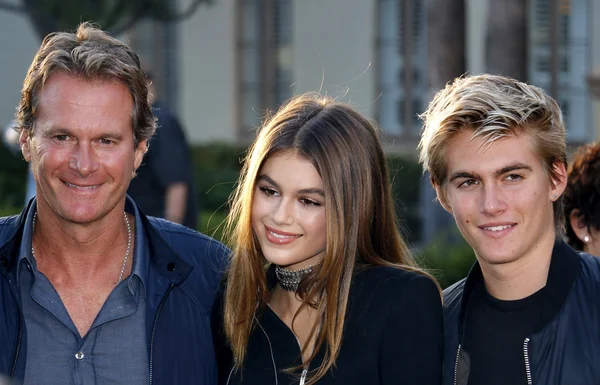 Kaia Gerber, Rande Gerber och Presley Walker Gerber — Stockfoto