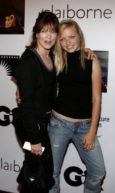 Frances fisher ve francesca eastwood