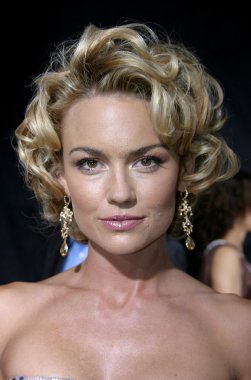 aktris Kelly Carlson