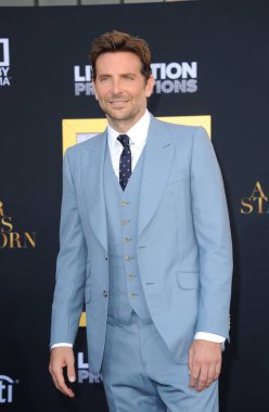 Bradley Cooper, 24 Eylül 2018 'de ABD' nin Los Angeles kentindeki Shrine Oditoryumu 'nda düzenlenen' A Star is born 'prömiyerinde.