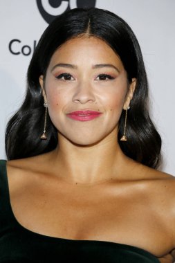 Gina Rodriguez, 8 Kasım 2018 'de Beverly Hills, ABD' deki Four Seasons Otel 'de düzenlenen Eva Longoria Vakfı Akşam Yemeği Galasında..