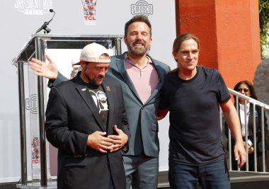 Ben Affleck, Kevin Smith ve Jason Mewes 'un el ve ayak izi seremonisi 14 Ekim 2019' da Hollywood, ABD 'deki TCL Çin Tiyatrosu' nda yapıldı..