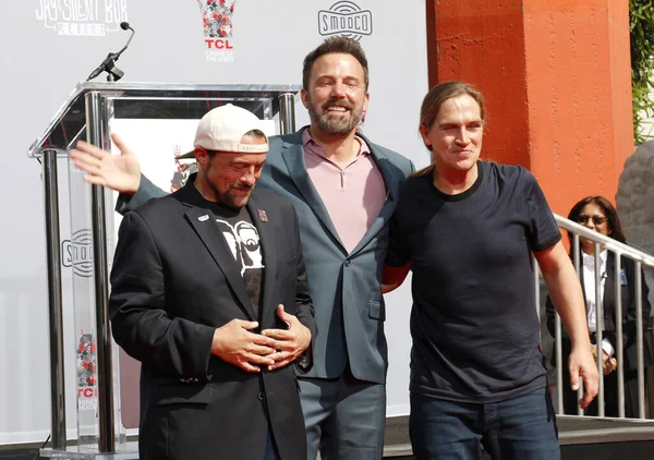 2017 Ben Affleck Kevin Smith Jason Mewes Hands Footprint Ceremony — 스톡 사진