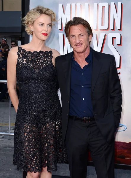 Charlize Theron y Sean Penn —  Fotos de Stock