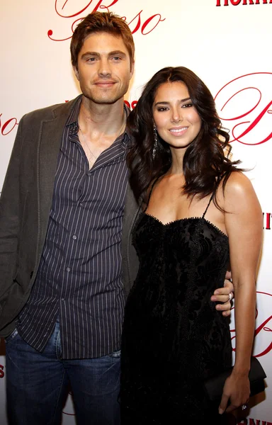 Roselyn Sanchez y Eric Winter — Foto de Stock