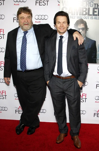 John Goodman and Mark Wahlberg — Stock Photo, Image