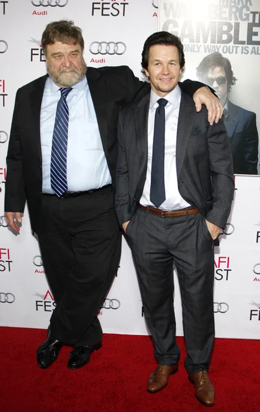 John Goodman and Mark Wahlberg — ストック写真