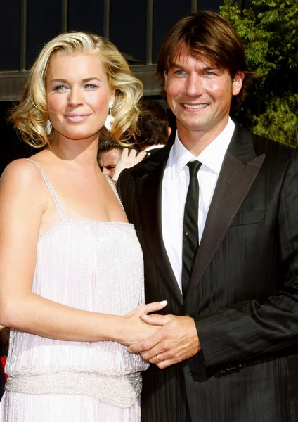 Rebecca Romijn en Jerry O'Connell — Stockfoto