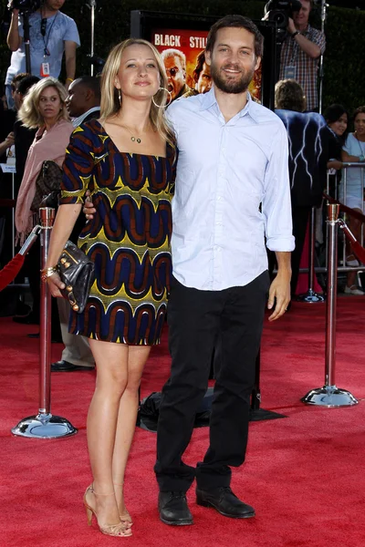 Jennifer Meyer y Tobey Maguire — Foto de Stock