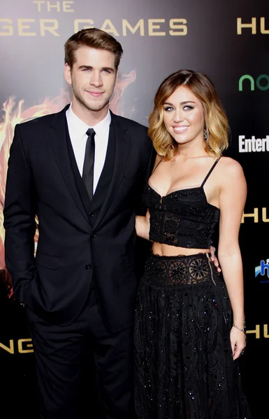 Liam Hemsworth y Miley Cyrus — Foto de Stock