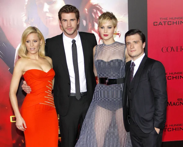 Jennifer Lawrence and Josh Hutcherson — 图库照片