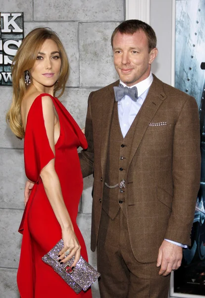 Jacqui Ainsley and Guy Ritchie in Los Angeles — Stockfoto