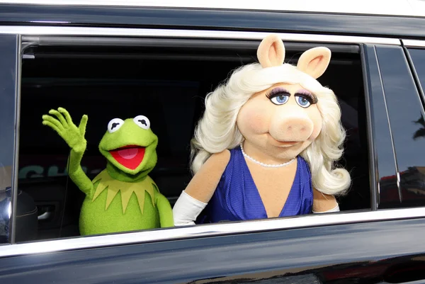 Kermit and Miss Piggy — Stock Photo