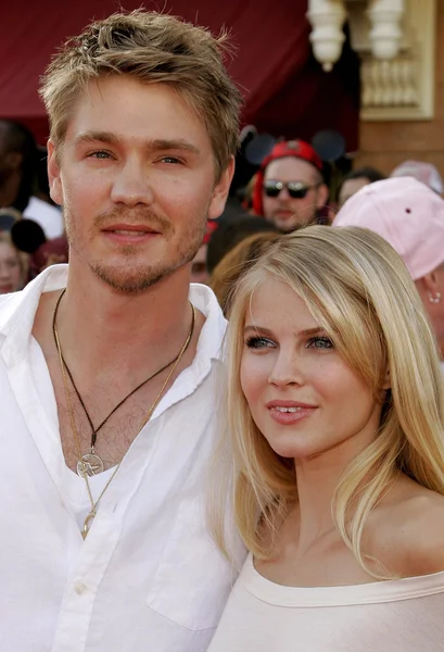 Chad Michael Murray and Kenzie Dalton in Anaheim — ストック写真