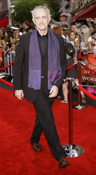 Jonathan Pryce asiste al estreno mundial — Foto de Stock