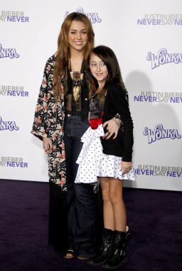 Miley Cyrus and Noah Cyrus
