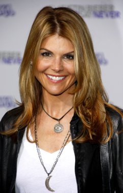 aktris Lori Loughlin