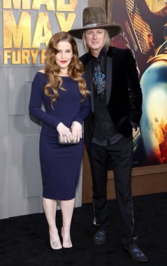 Hollywood, Ca, Amerika Birleşik Devletleri - 7 Mayıs 2015:, Lisa Marie Presley ve Michael Lockwood, Los Angeles premiere ' Mad Max: Fury Road' Tcl Çin Tiyatro IMAX Hollywood'da düzenlenen.