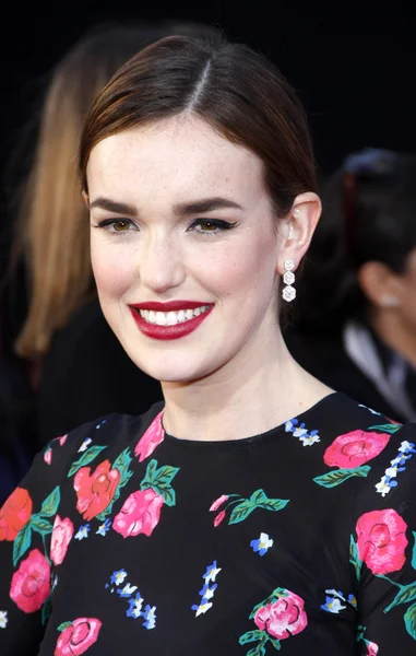 Elizabeth Henstridge at Los Angeles — Stock Photo, Image