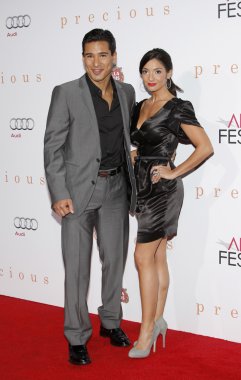 Mario Lopez and Courtney Mazza