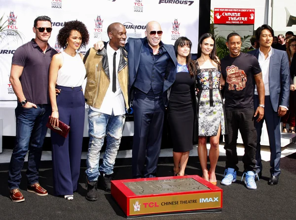 Luke evans, tyrese gibson, michelle rodriguez, ludacris und jordana brewster — Stockfoto