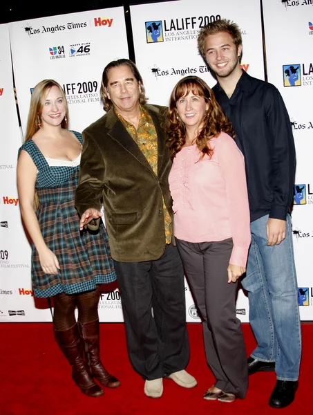 Beau Bridges with family — ストック写真