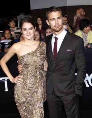 Shailene Woodley ve Theo James