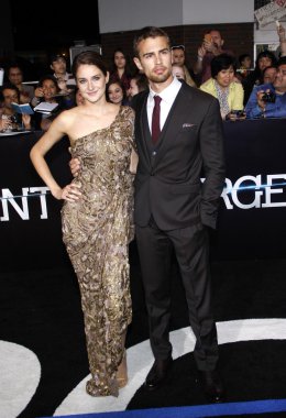 Shailene Woodley ve Theo James