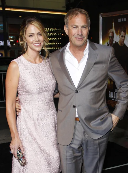 Kevin Costner and Christine Baumgartner — Stock Photo, Image