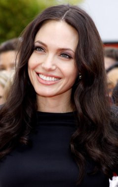 aktris angelina jolie