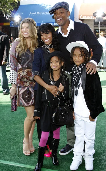 Fergie and Will Smith with family — ストック写真