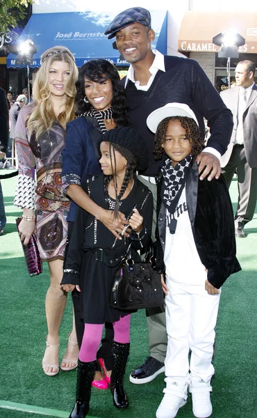 Fergie and Will Smith with family — ストック写真