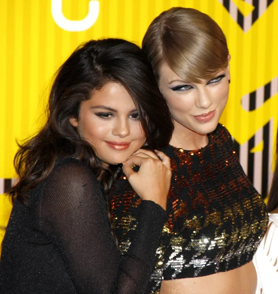 Selena Gomez y Taylor Swift — Foto de Stock