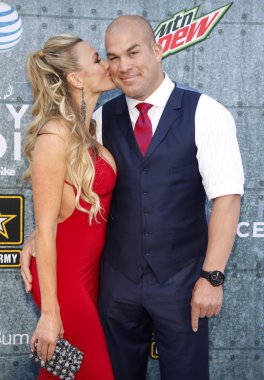 Culver City, Ca, Amerika Birleşik Devletleri - 06 Haziran 2015: Culver City Sony fotoğraf stüdyolarında Amber Nichole Miller ve Tito Ortiz 2015 Spike TV çocuklar Choice Awards düzenlenen.