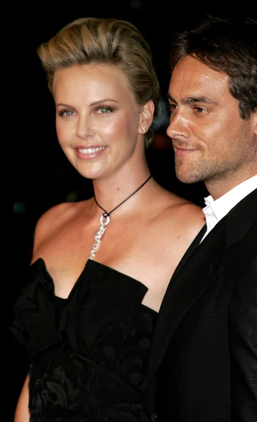 Charlize Theron e Stuart Townsend — Fotografia de Stock