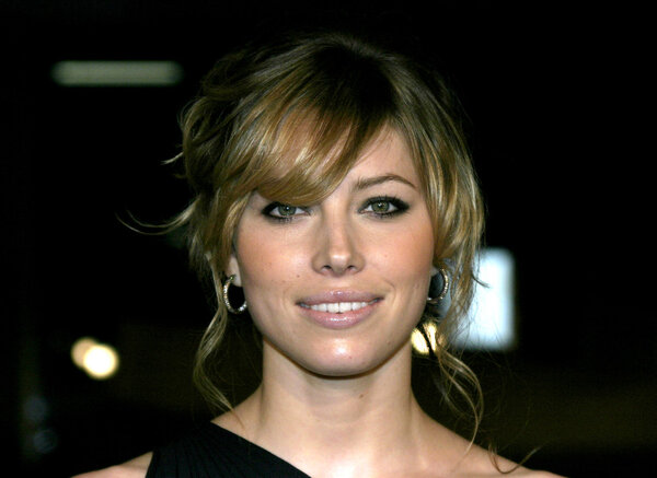 Актриса Джессика Биль
