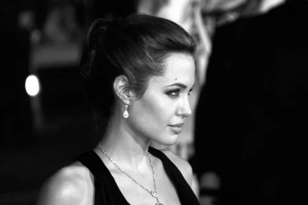 aktris angelina jolie