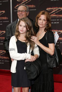 Lea Thompson and Zoey Deutch