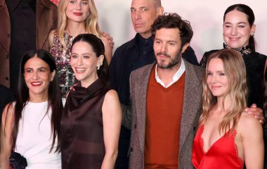 Jenni Konner, Jackie Tohn, Adam Brody ve Kristen Bell Netflix 'in 